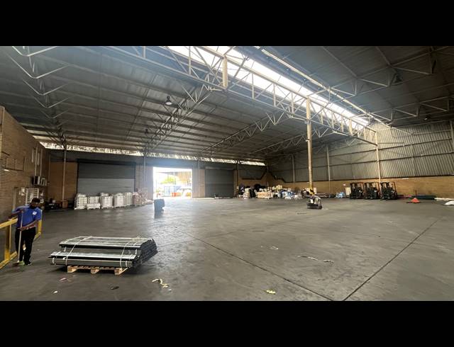 1,850M² WAREHOUSE FOR SALE IN SPARTAN